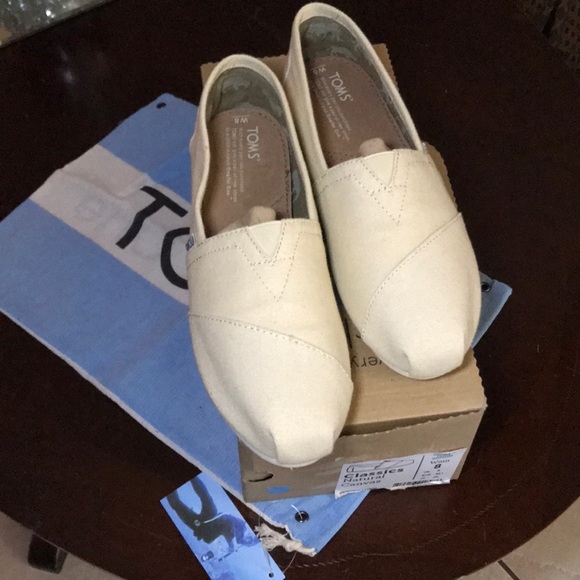 toms classic natural canvas